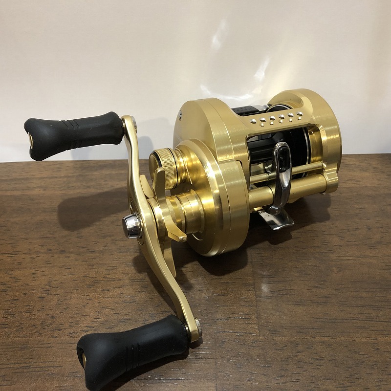 シマノSHIMANO リール ベイトリール 18 カルカッタコンクエスト 300 右