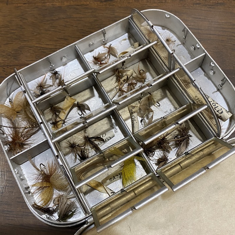 HARDY OLD DRY FLY BOX フライ付   北海道フィッシングガイドRiver